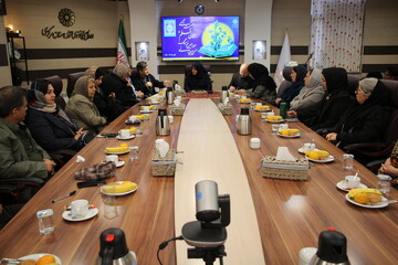 نشست صمیمی با نویسندگان استان مرکزی