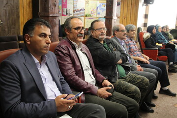 نشست صمیمی با نویسندگان استان مرکزی