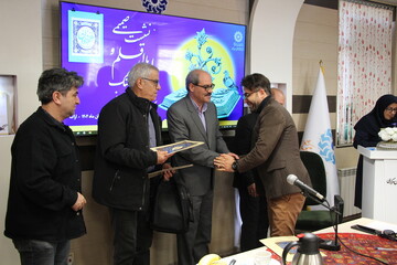 نشست صمیمی با نویسندگان استان مرکزی