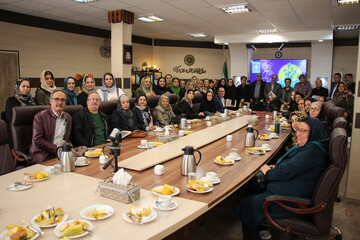 نشست صمیمی با نویسندگان استان مرکزی