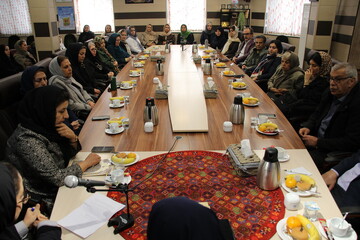 نشست صمیمی با نویسندگان استان مرکزی