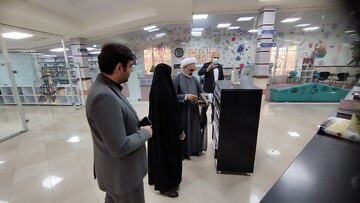 بازدید سرپرست مدیریت اسناد قم از کتابخانه مرکزی قم