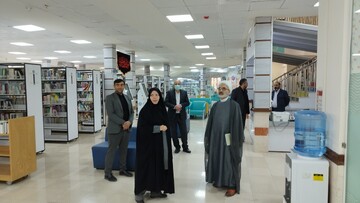 بازدید سرپرست مدیریت اسناد قم از کتابخانه مرکزی قم