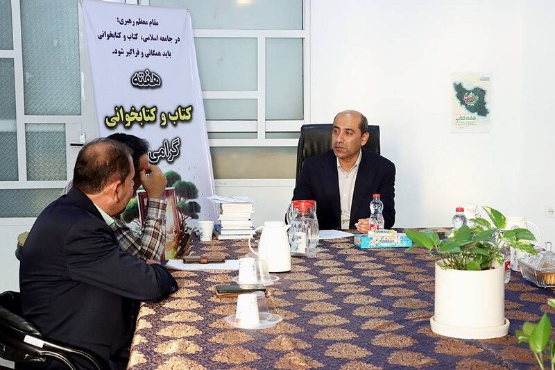دیدار چهره به چهره فرماندار دشتی با شهروندان در کتابخانه خورموج