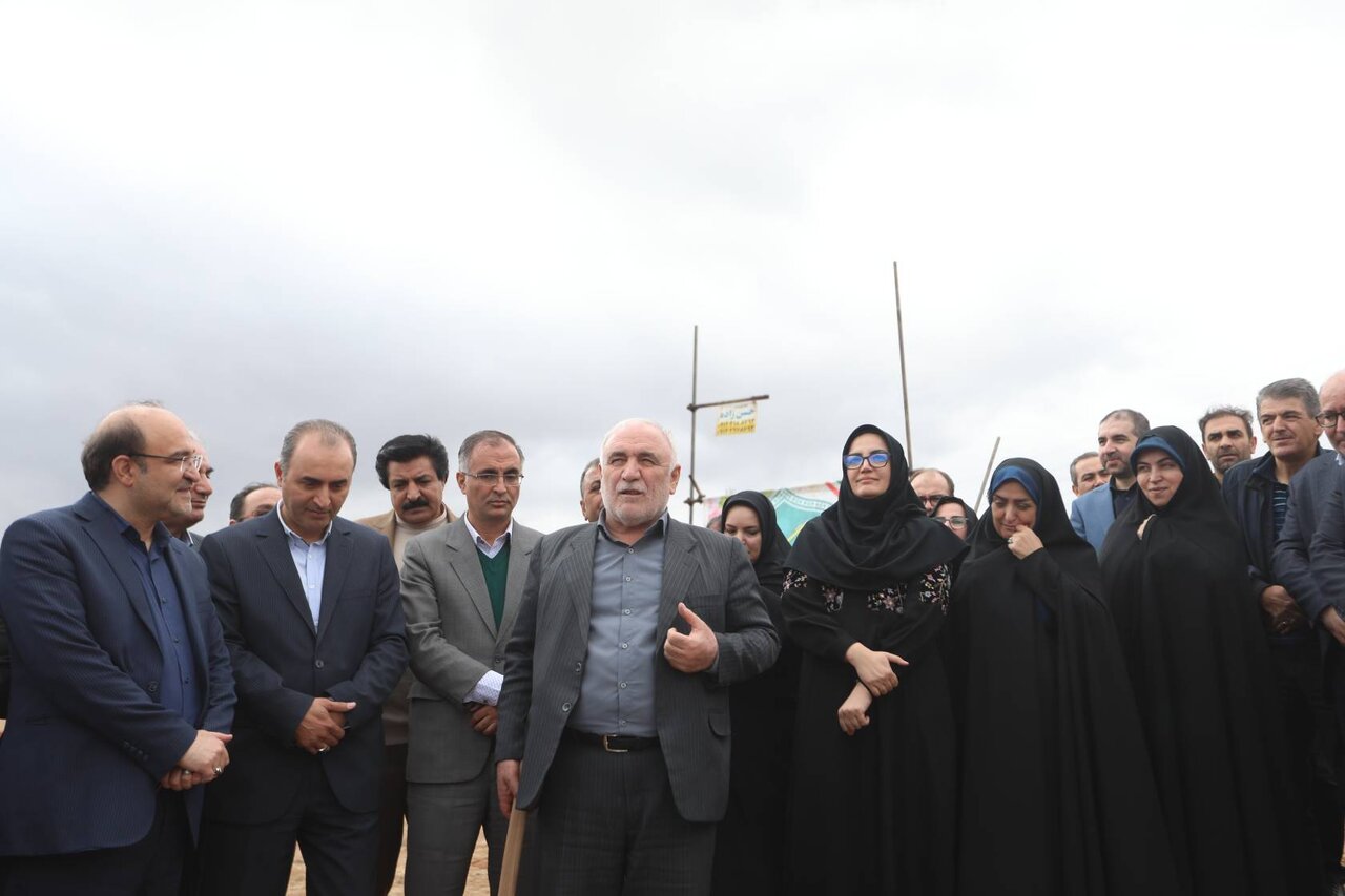 کلنگ کتابخانه مرکزی اهر بر زمین زده شد