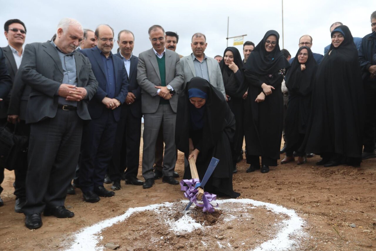 کلنگ کتابخانه مرکزی اهر بر زمین زده شد