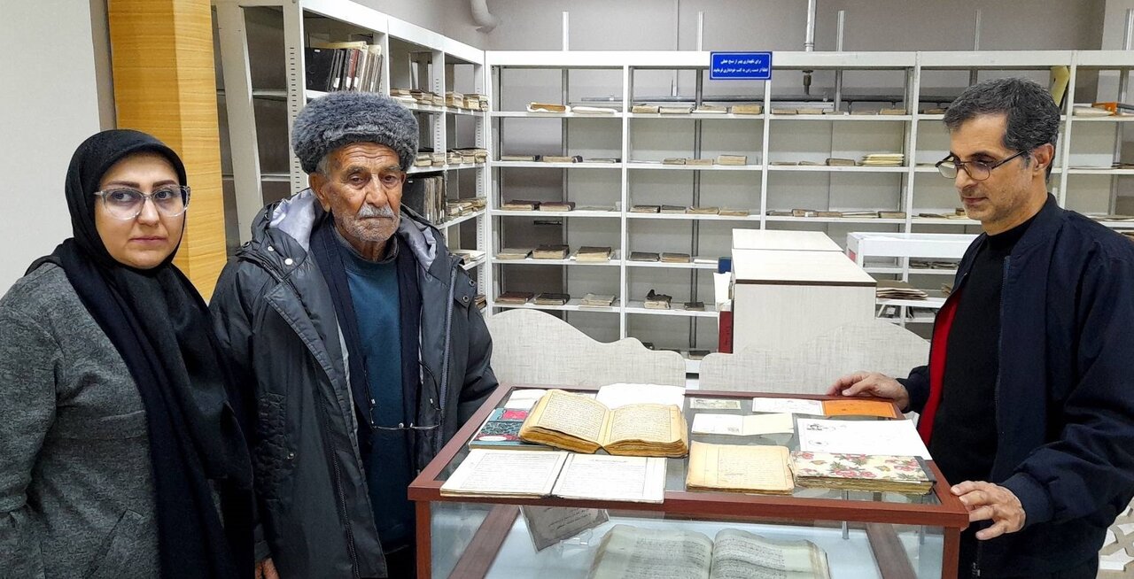 اهدای اسناد و کتب چاپ سنگی توسط خیّر ارومیه‌ای