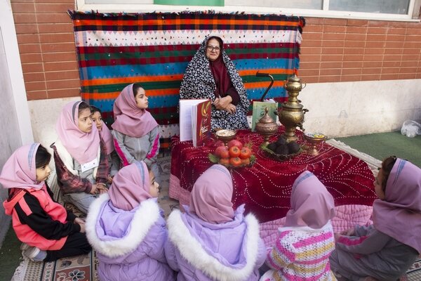 زنگ کتابخوانی در مدرسه ابتدایی معارف شیراز نواخته شد
