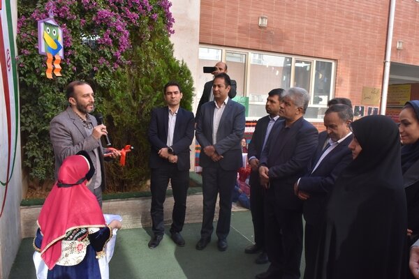 زنگ کتابخوانی در مدرسه ابتدایی معارف شیراز نواخته شد