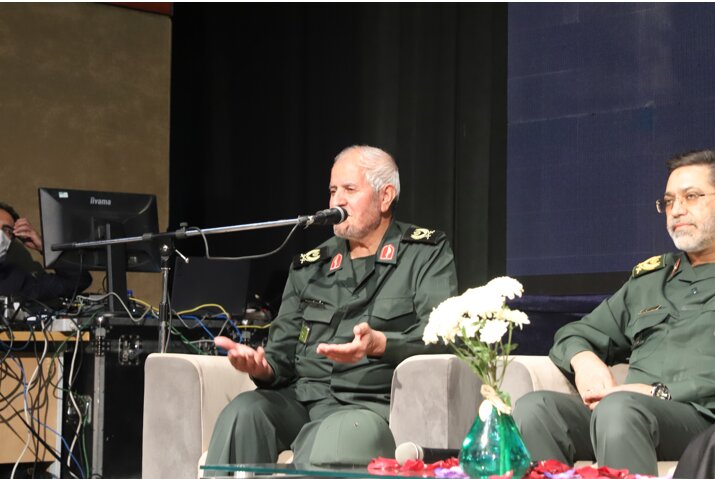 مراسم یادبود شهید سعید قهاریسعید و نقد و بررسی کتاب «همسفر آتش و برف» در همدان