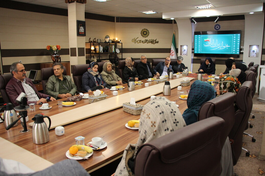 آیین تقدیر از اهالی قلم و مروجان فرهنگ کتابخوانی در اراک برگزار شد