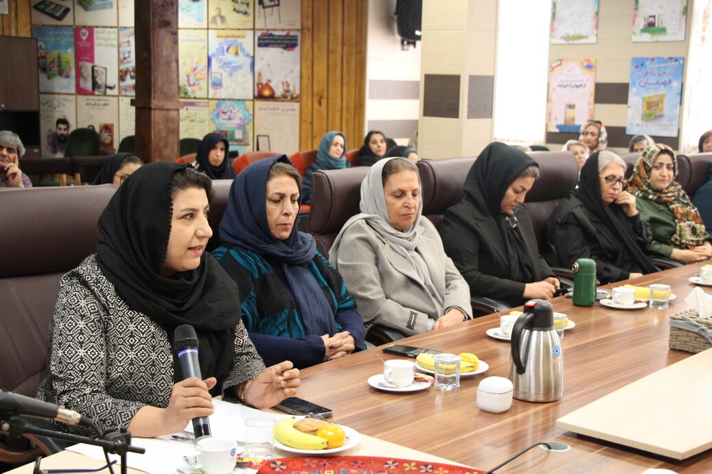 آیین تقدیر از اهالی قلم و مروجان فرهنگ کتابخوانی در اراک برگزار شد