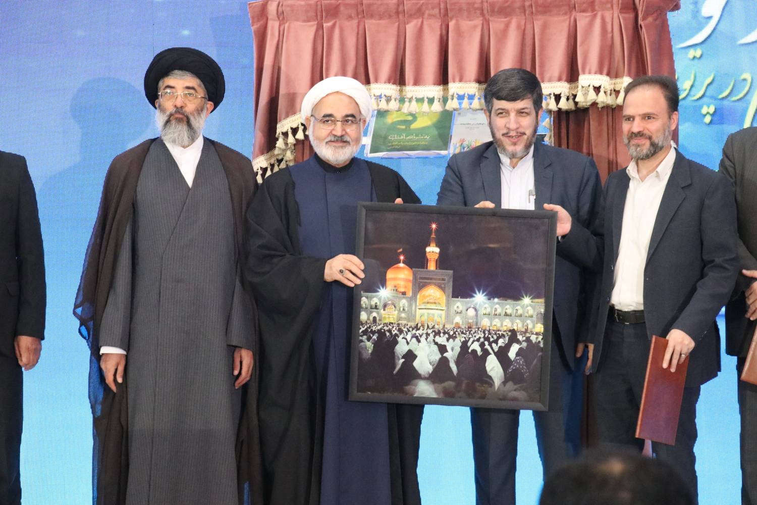 گردهمایی «اهالی کتاب، قلم و دانایی» به همت سازمان کتابخانه ها، موزه ها و مرکز اسناد و اداره کتابخانه های عمومی استان خراسان رضوی