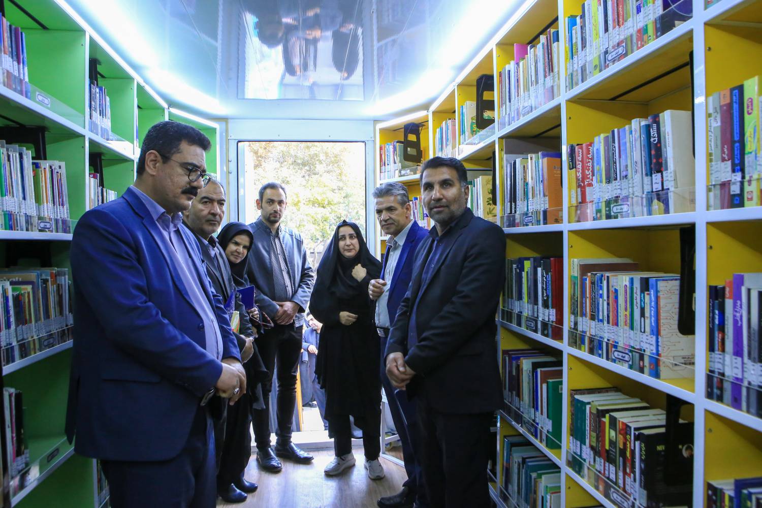 بازطراحی و بازگشایی کتابخانه سیار شهرستان چناران، با هدف بهبود خدمات فرهنگی و ارتقای دسترسی به منابع علمی