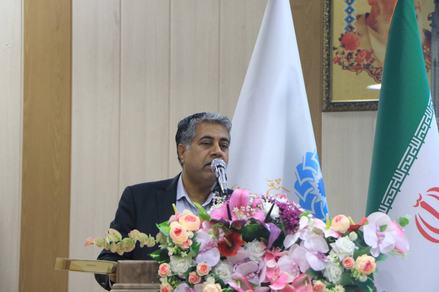 از رونمایی تقریظ رهبری تا تجلیل از کتابداران؛ روزی برای قهرمانان ملی و عرصه دانایی