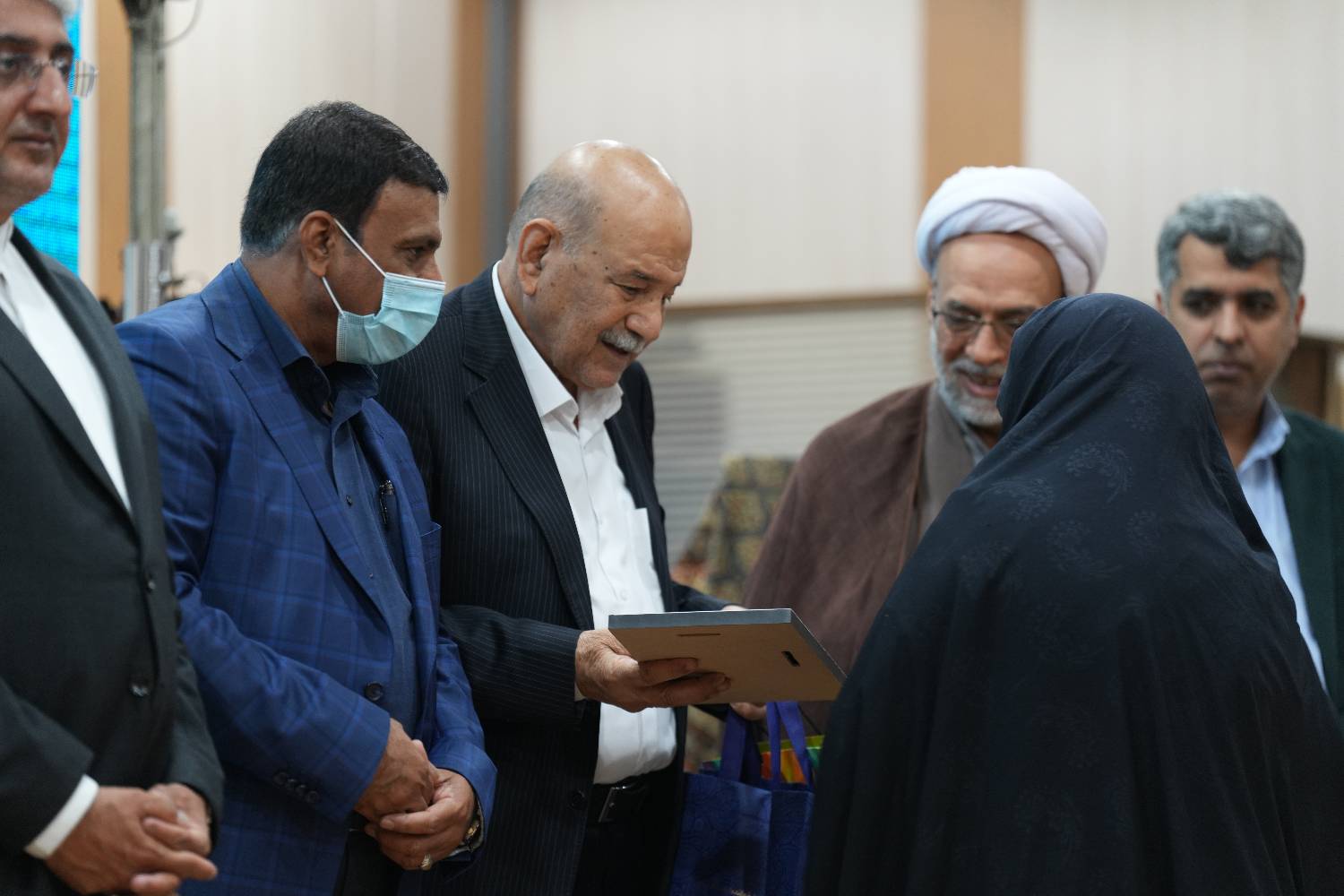 از رونمایی تقریظ رهبری تا تجلیل از کتابداران؛ روزی برای قهرمانان ملی و عرصه دانایی