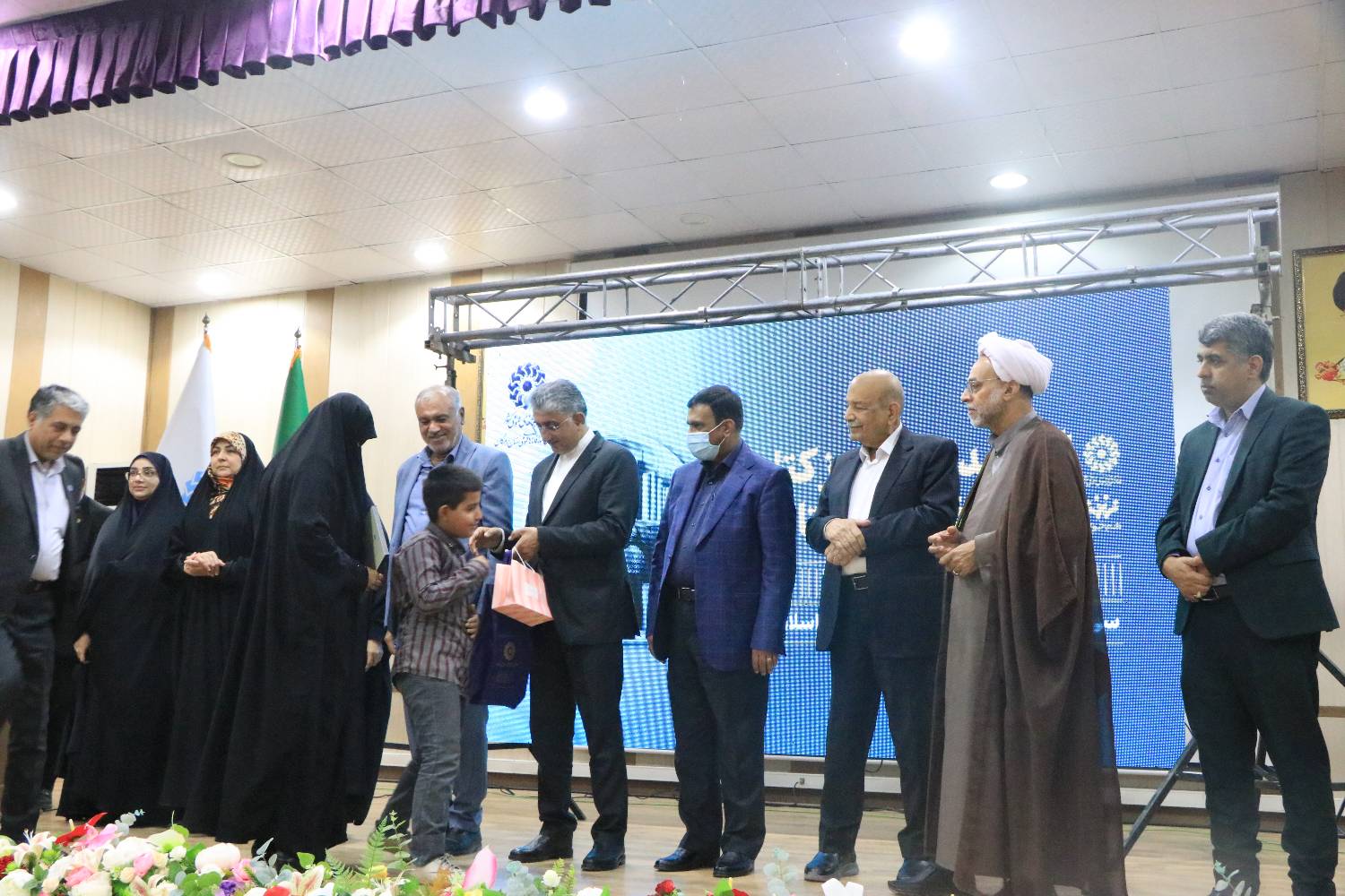 از رونمایی تقریظ رهبری تا تجلیل از کتابداران؛ روزی برای قهرمانان ملی و عرصه دانایی