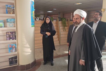 بازدید حجت‌الاسلام والمسلمین کریمی‌تبار، نماینده ولی‌فقیه در استان از کتابخانه مرکزی؛