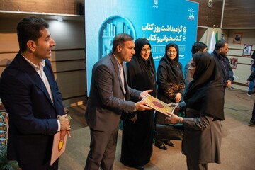 اختتامیه هفته کتاب در بیست‌ویکمین پاسداشت ادبیات جهاد و مقاومت «رویداد ملی قهرمان» در کرمانشاه