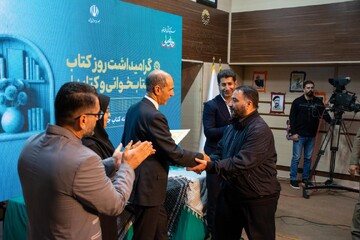 اختتامیه هفته کتاب در بیست‌ویکمین پاسداشت ادبیات جهاد و مقاومت «رویداد ملی قهرمان» در کرمانشاه