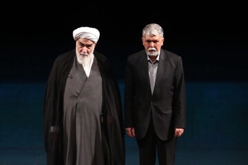 رونمایی از تقریظ رهبر انقلاب بر کتاب‌های «تب ناتمام»، «همسفر آتش و برف» و «خانوم ماه»