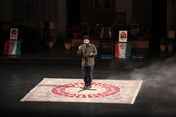 رونمایی از تقریظ رهبر انقلاب بر کتاب‌های «تب ناتمام»، «همسفر آتش و برف» و «خانوم ماه»