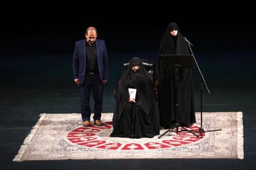 رونمایی از تقریظ رهبر انقلاب بر کتاب‌های «تب ناتمام»، «همسفر آتش و برف» و «خانوم ماه»