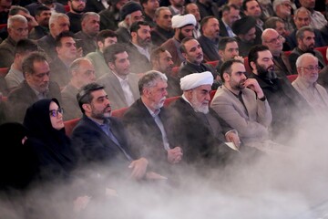 رونمایی از تقریظ رهبر انقلاب بر کتاب‌های «تب ناتمام»، «همسفر آتش و برف» و «خانوم ماه»