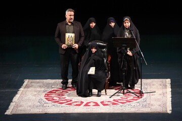 رونمایی از تقریظ رهبر انقلاب بر کتاب‌های «تب ناتمام»، «همسفر آتش و برف» و «خانوم ماه»