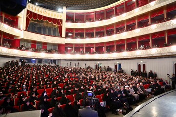 رونمایی از تقریظ رهبر انقلاب بر کتاب‌های «تب ناتمام»، «همسفر آتش و برف» و «خانوم ماه»