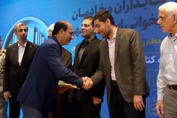 آئین تجلیل از کتابداران و خادمان عرصۀ کتاب و کتابخوانی استان بوشهر