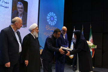 برگزیدگان عرصه کتابخوانی و کتابخانه‌های عمومی استان تهران در سال 1404 معرفی شدند