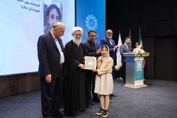 برگزیدگان عرصه کتابخوانی و کتابخانه‌های عمومی استان تهران در سال 1404 معرفی شدند