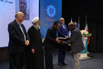 برگزیدگان عرصه کتابخوانی و کتابخانه‌های عمومی استان تهران در سال 1404 معرفی شدند