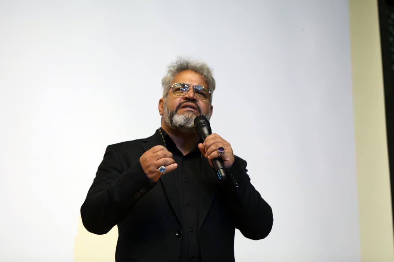 آیین رونمایی از کتاب «قهرمان بیادعا» در شهر دلیجان برگزار شد