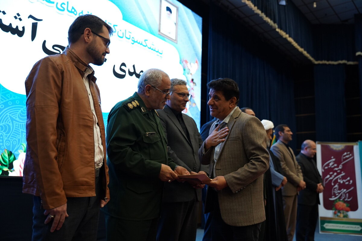 کتابداران و اعضای برتر کتابخانه‌های عمومی استان مرکزی معرفی شدند