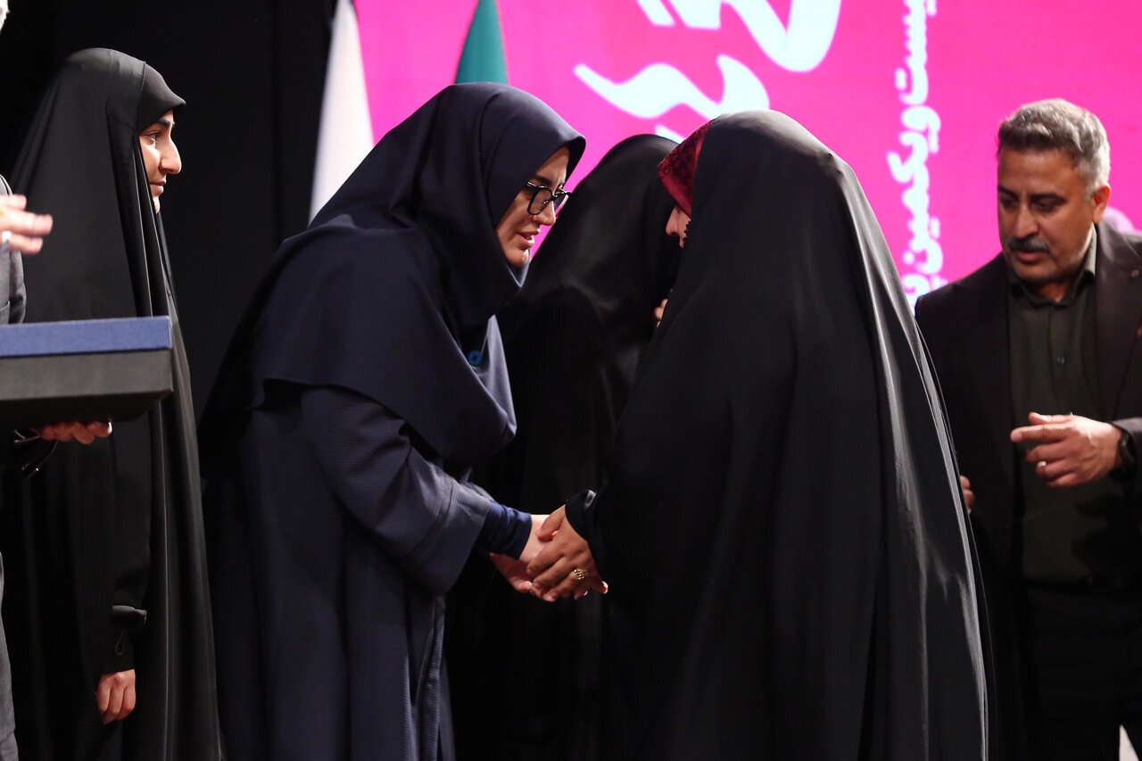 امتدادبخشی به معرفی اسطورههای معاصر؛ با انتشار تقریظ مقام معظم رهبری