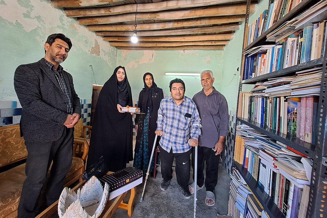 تجلیل از جوان ایوانی در مسیر ترویج کتابخوانی روستایی