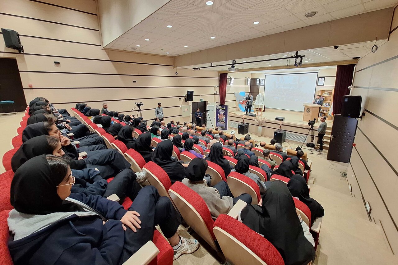 کتابخانهها سنگر مقابله با تهاجم فرهنگی