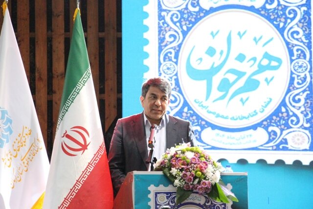 از کتابداران، کتابخوانان، پیشکسوتان و حامیان کتاب و کتابخوانی در کرمان تجلیل شد