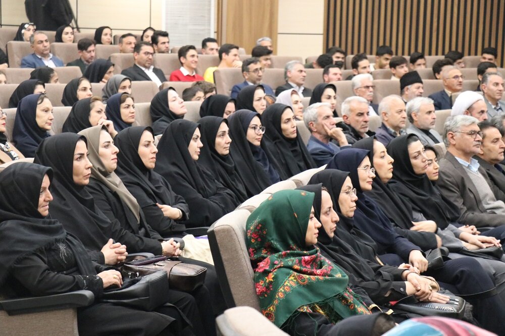 آیین تجلیل از فعالان عرصه کتاب و کتابخوانی در اردبیل برگزار شد