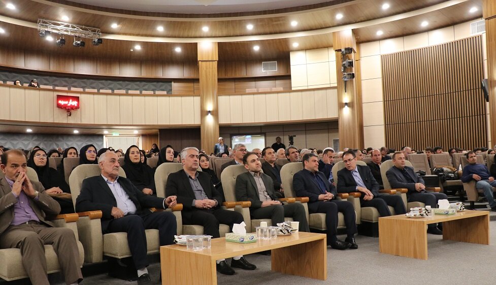 آیین تجلیل از فعالان عرصه کتاب و کتابخوانی در اردبیل برگزار شد