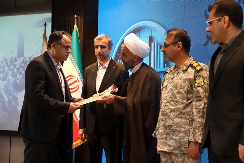 آئین تجلیل از کتابداران و خادمان عرصۀ کتاب و کتابخوانی استان بوشهر برگزار شد