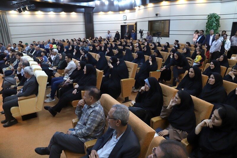 آئین تجلیل از کتابداران و خادمان عرصۀ کتاب و کتابخوانی استان بوشهر برگزار شد