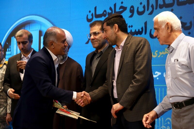 آئین تجلیل از کتابداران و خادمان عرصۀ کتاب و کتابخوانی استان بوشهر برگزار شد
