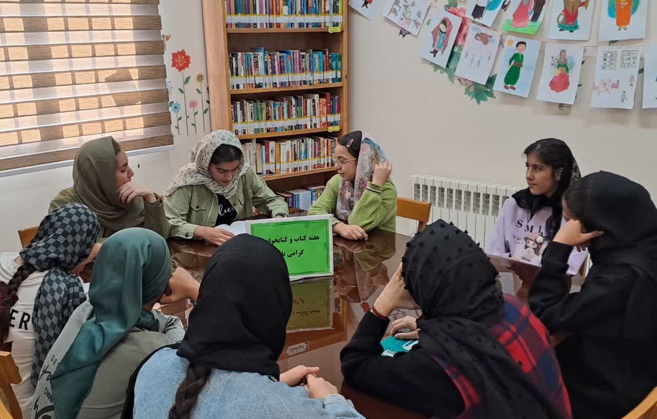 هفته کتاب؛ بهار کتابخوانی کتابخانههای عمومی استان مرکزی