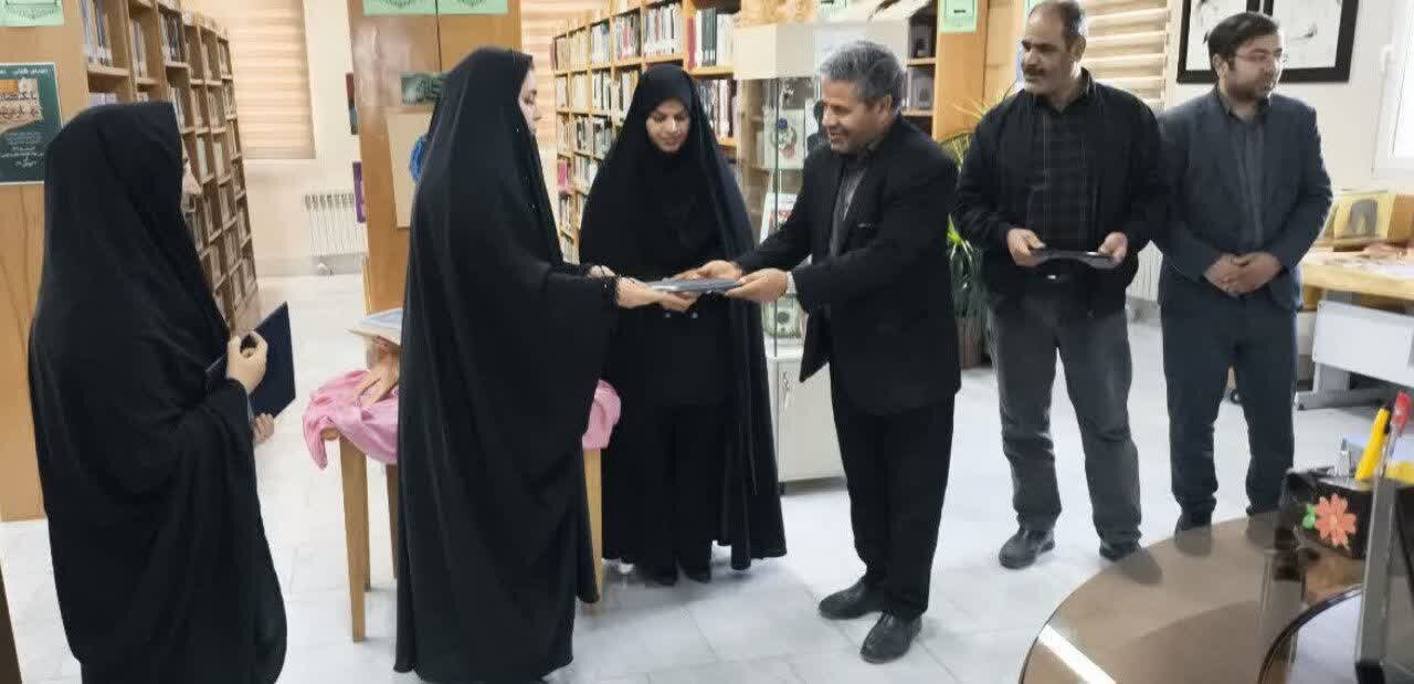 کتابخانههای عمومی استان مرکزی؛ پایگاه دانایی و خلاقیت در هفته کتاب