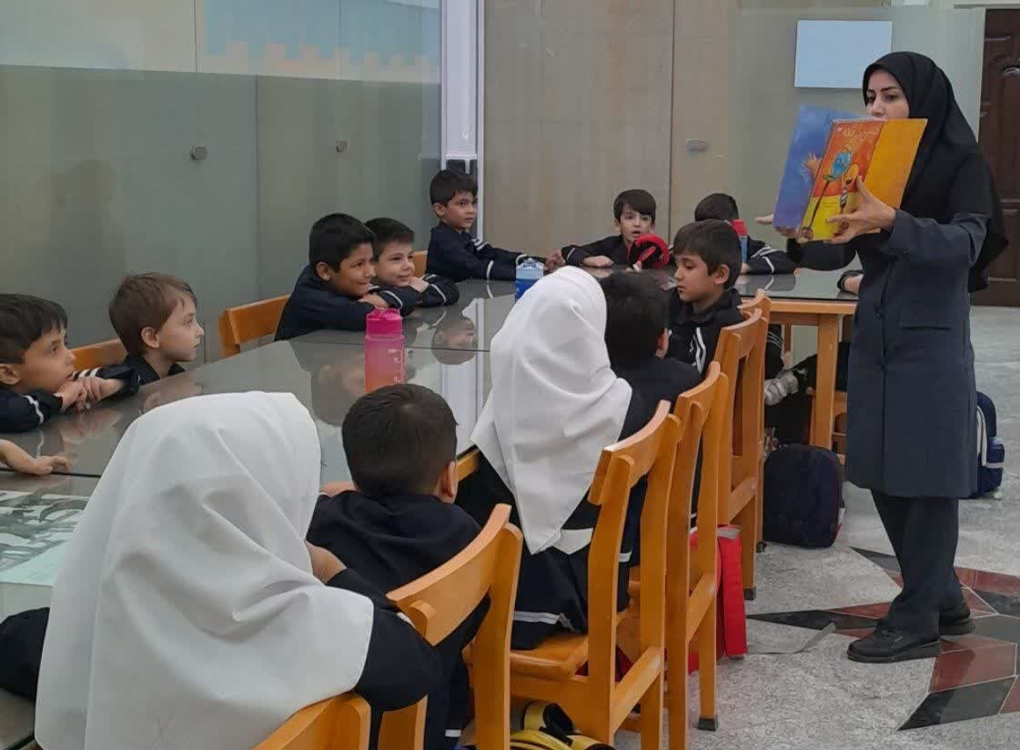 کتابخانههای عمومی استان مرکزی؛ پایگاه دانایی و خلاقیت در هفته کتاب