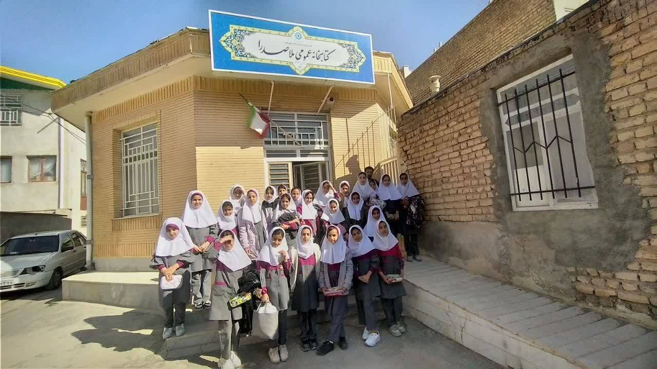 کتابخانههای عمومی استان مرکزی؛ پایگاه دانایی و خلاقیت در هفته کتاب