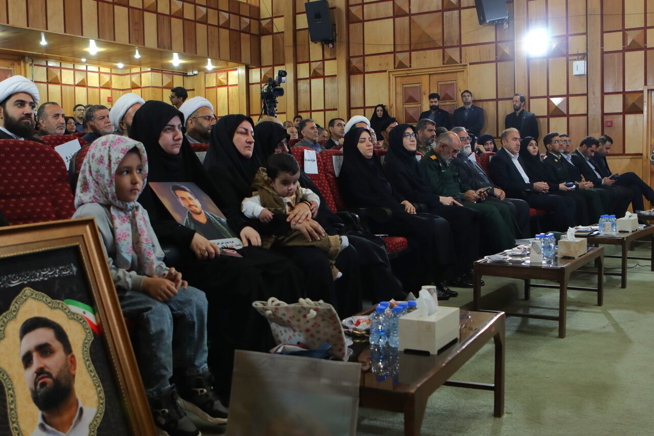 رویداد ملی «قهرمان؛ پاسداشت ادبیات جهاد و مقاومت» در لرستان و همزمان در شصت نقطه کشور برگزار شد